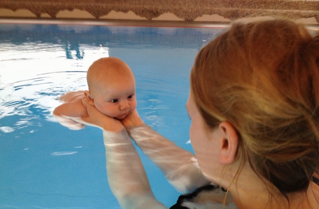Tauchen Babyschwimmen